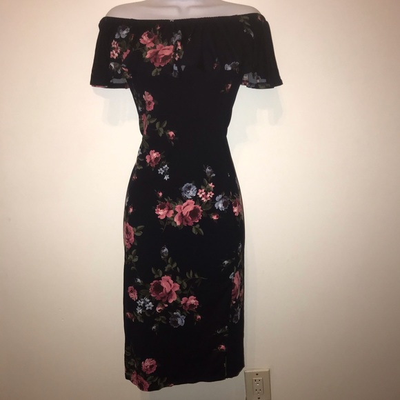 Dresses & Skirts - Off the shoulder dress